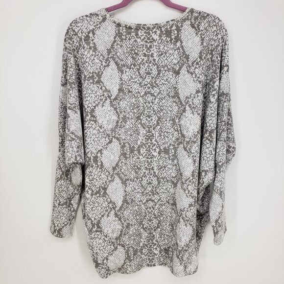 3/$25 White House Black Market Snake Skin Print Top M Relaxed Dolman Long Sleeve - Picture 2 of 9